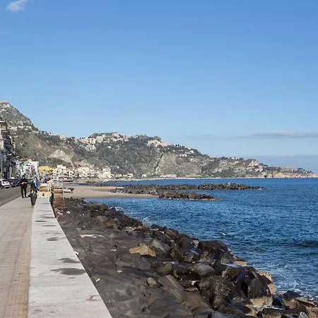 Casa Vacanze Il Fascino Della Sirena - A 2 Passi Dal Mare Di Giardini Naxos Prázdninový dům